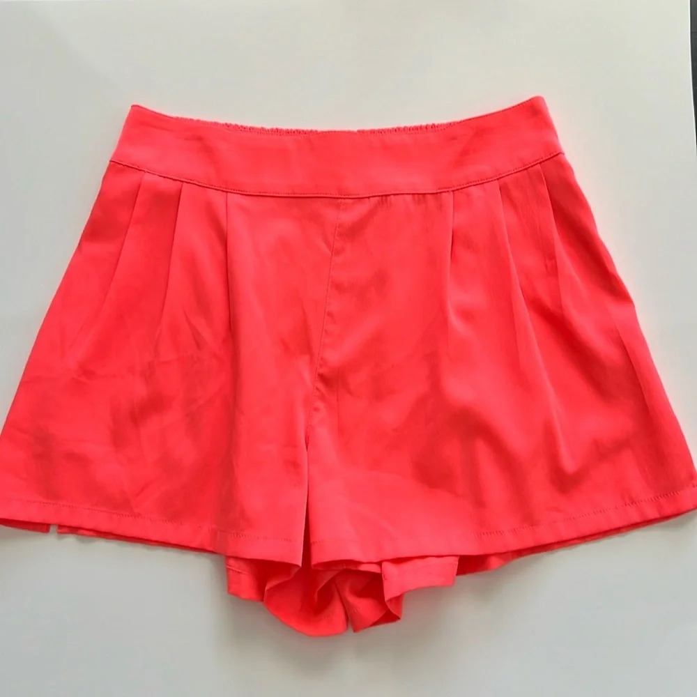 American Eagle Outfitters paperbag shorts